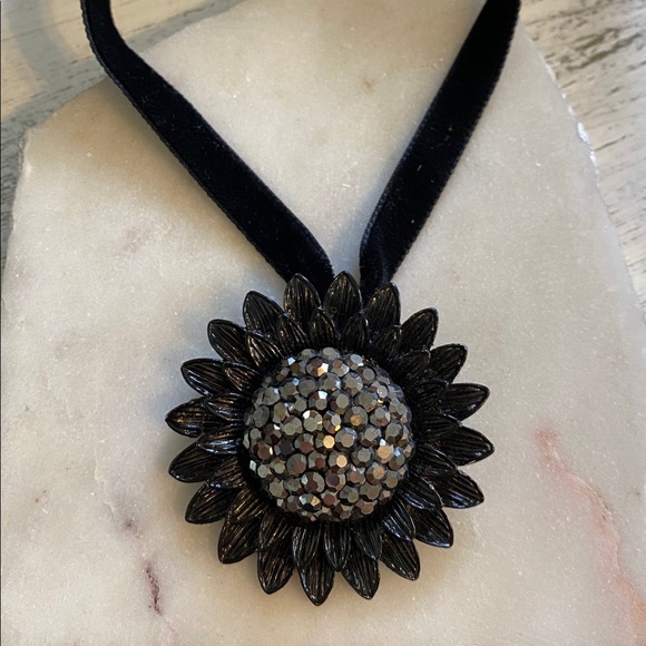 Jewelry - NEW-Sunflower pin/pendant.